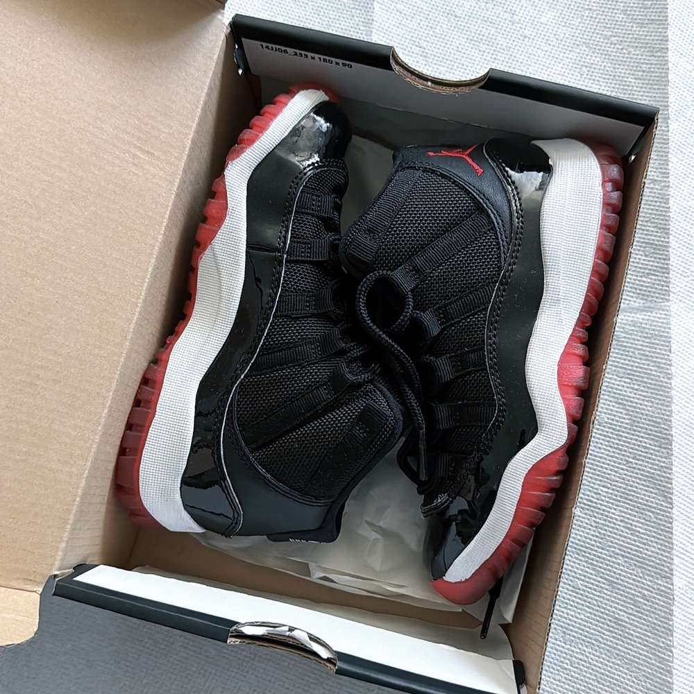 Jordan 11 Bred - Picture 2 of 8